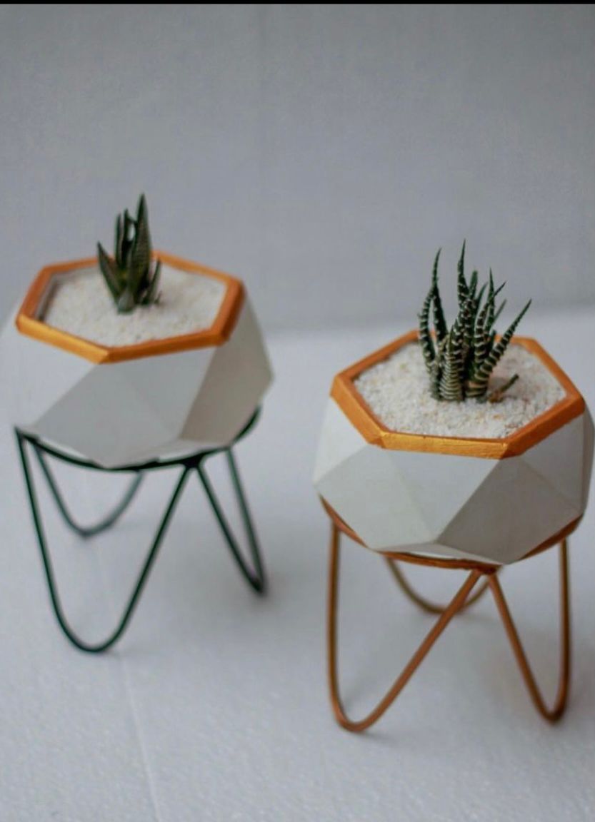 Grande Geometric Pot with Stand