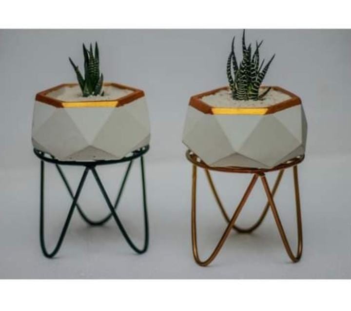 Grande Geometric Pot with Stand